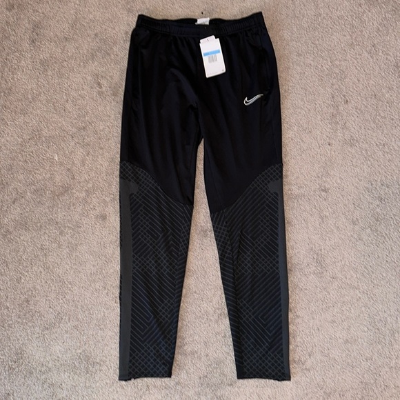Nike Dri-FIT Strike Soccer Pant! - Picture 3 of 13